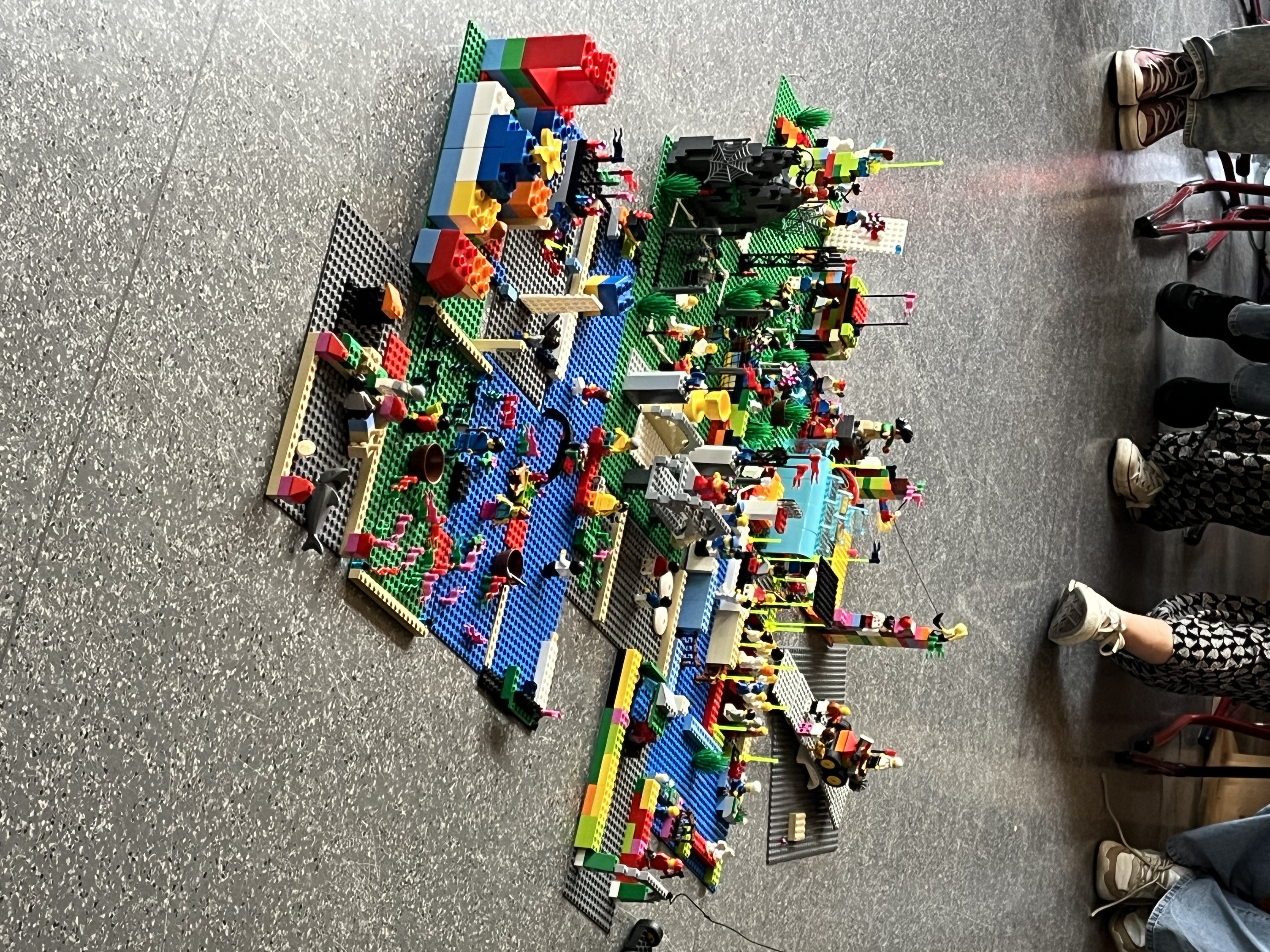 LEGO® SERIOUS PLAY® fördert Kreativität und Zusammenarbeit an der Gesamtschule Hennef Meiersheide